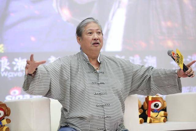 成龍幫張學友對抗黑社會，被五六十人圍著吃飯，洪金寶想替他出頭