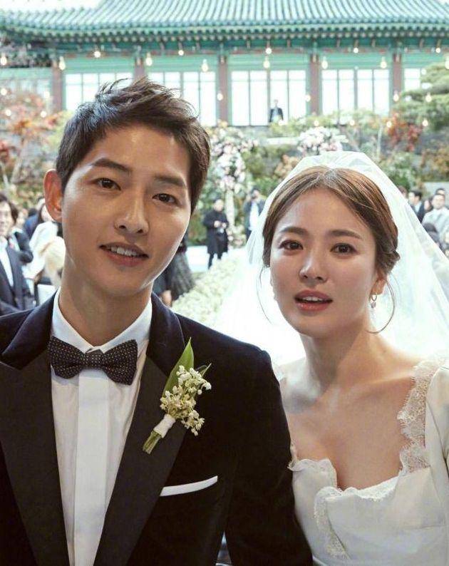 宋慧喬宋仲基真掰了？喬妹喝酒買醉刪照片，機場現身未戴婚戒