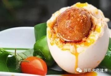掌握此法，鹹鴨蛋都流油、帶沙！自己醃、選購都管用~這樣醃既不臭又不壞，方法簡單，不信你試試! 