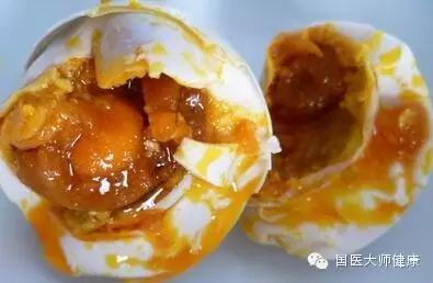 掌握此法，鹹鴨蛋都流油、帶沙！自己醃、選購都管用~這樣醃既不臭又不壞，方法簡單，不信你試試! 