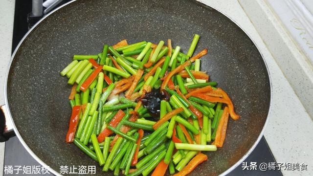蒜苔這樣做太好吃了，教你秘製做法，營養又過癮，我家一周吃5次