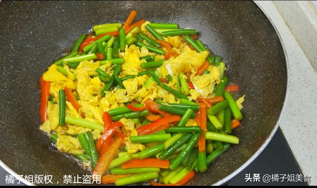 蒜苔這樣做太好吃了，教你秘製做法，營養又過癮，我家一周吃5次