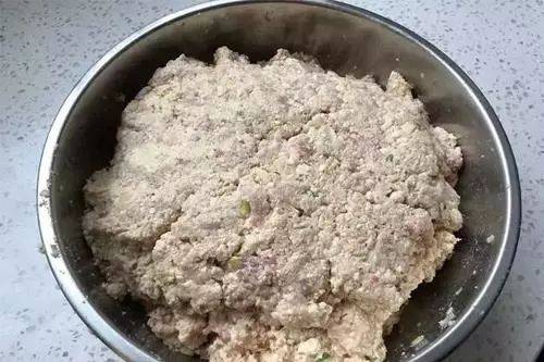 豬肉豆腐丸子，外酥里嫩，好吃又好做，做一盤瞬間就沒了