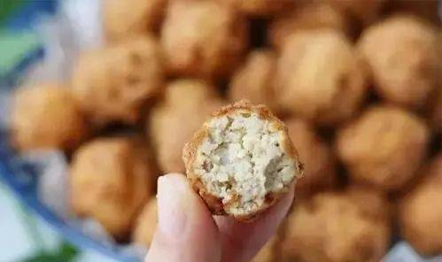 豬肉豆腐丸子，外酥里嫩，好吃又好做，做一盤瞬間就沒了
