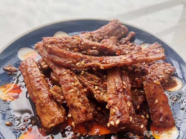 辣條不要出去買，自己在家做，0添加0失敗，麻辣鮮香，好吃又解饞