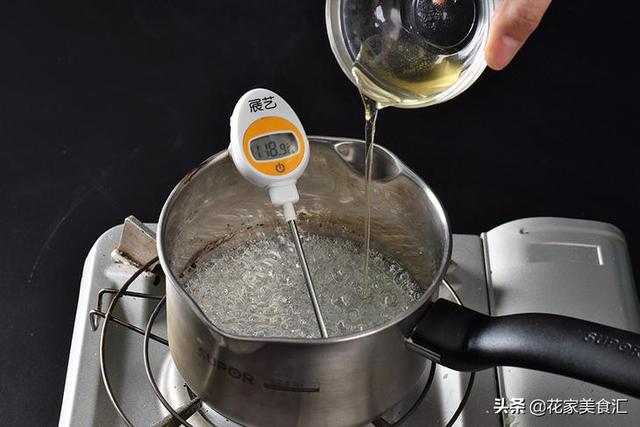 烤棉花糖冰淇淋，網紅新做法，在家周末可以做喔！