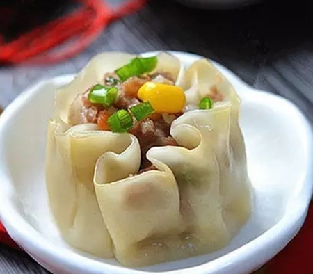 美食DIY-新鮮豬肉配上甜玉米和胡蘿卜，味道特別鮮美哦