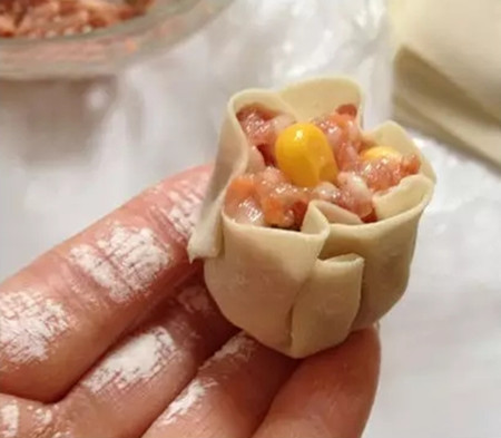 美食DIY-新鮮豬肉配上甜玉米和胡蘿卜，味道特別鮮美哦