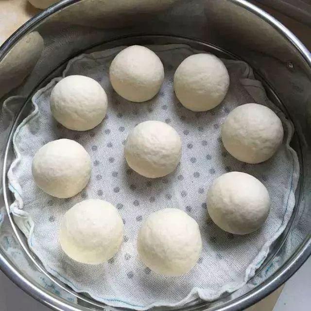 蒸饅頭，應該冷水上鍋還是熱水上鍋蒸？很多人做錯了，難怪不好吃