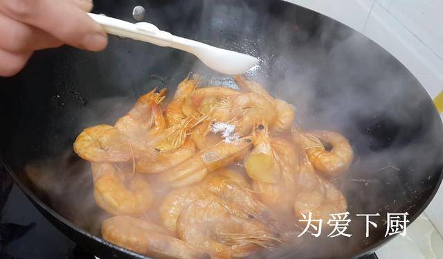 大蝦又出新吃法，教你簡單一做，比清蒸紅燒還好吃，全家都搶著吃