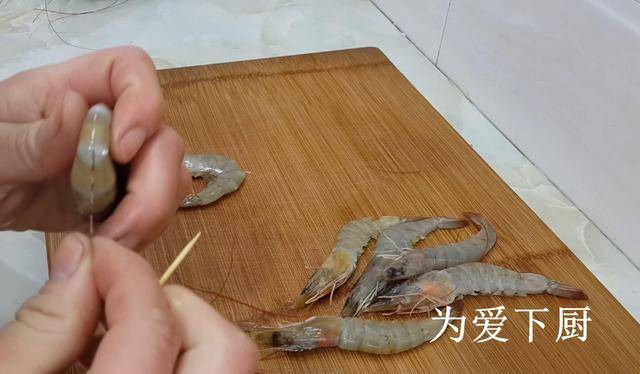 大蝦又出新吃法，教你簡單一做，比清蒸紅燒還好吃，全家都搶著吃
