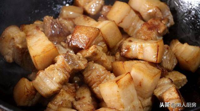 這樣燒紅燒肉好吃，小火慢燉是竅門，吃起來肥而不膩，入口即化！