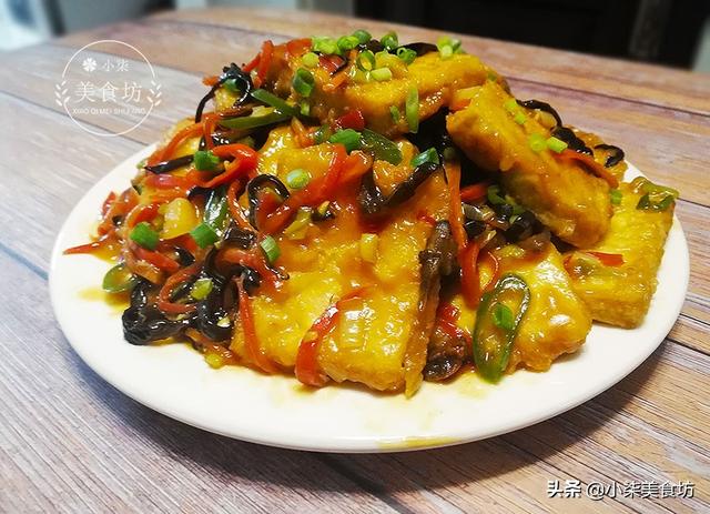 雞蛋打在豆腐里，這道菜火了，做法超級簡單，好吃的快要飛起來了