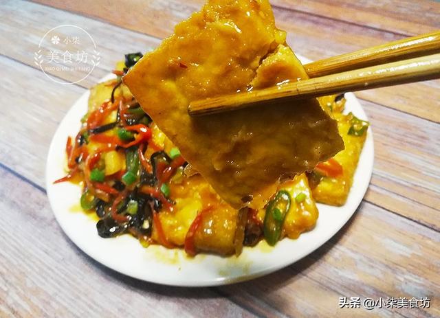 雞蛋打在豆腐里，這道菜火了，做法超級簡單，好吃的快要飛起來了