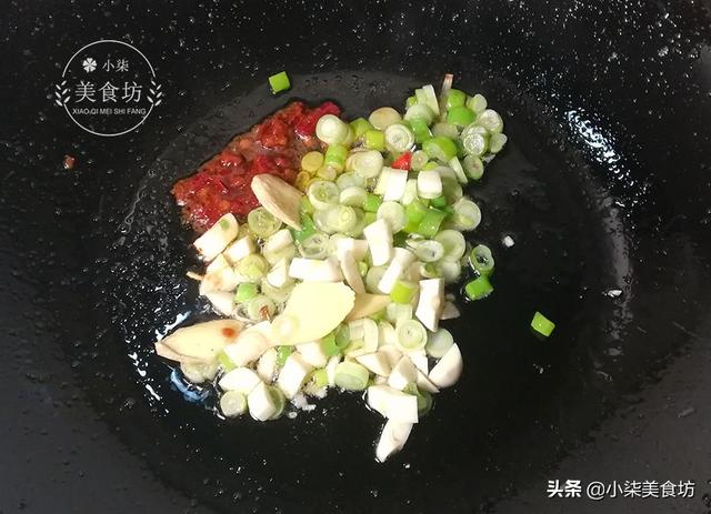 雞蛋打在豆腐里，這道菜火了，做法超級簡單，好吃的快要飛起來了