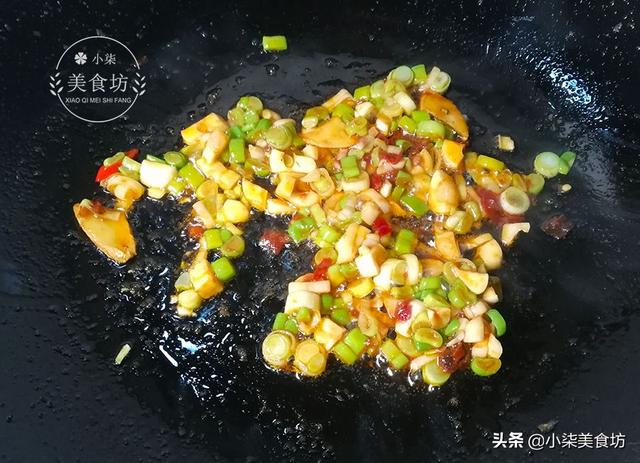 雞蛋打在豆腐里，這道菜火了，做法超級簡單，好吃的快要飛起來了