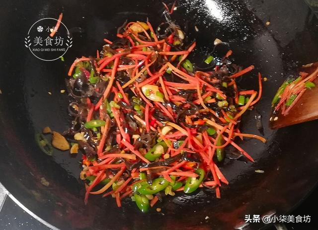 雞蛋打在豆腐里，這道菜火了，做法超級簡單，好吃的快要飛起來了