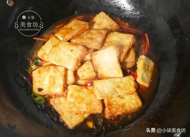 雞蛋打在豆腐里，這道菜火了，做法超級簡單，好吃的快要飛起來了