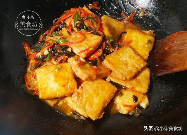雞蛋打在豆腐里，這道菜火了，做法超級簡單，好吃的快要飛起來了