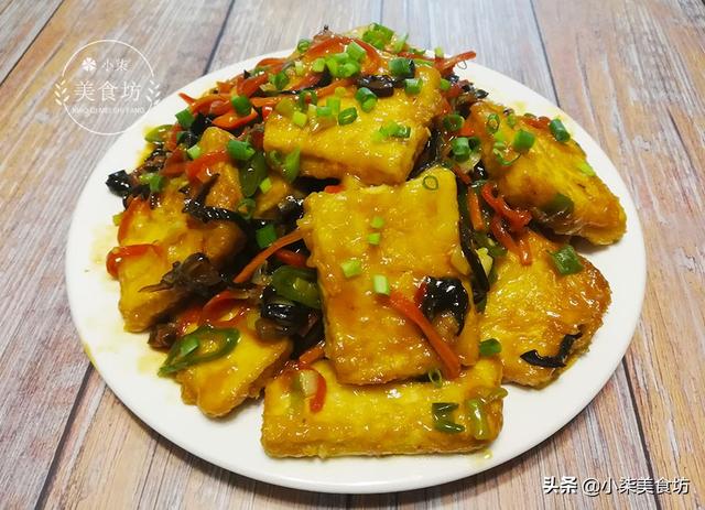 雞蛋打在豆腐里，這道菜火了，做法超級簡單，好吃的快要飛起來了