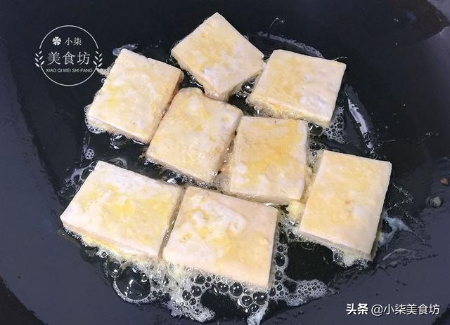 雞蛋打在豆腐里，這道菜火了，做法超級簡單，好吃的快要飛起來了