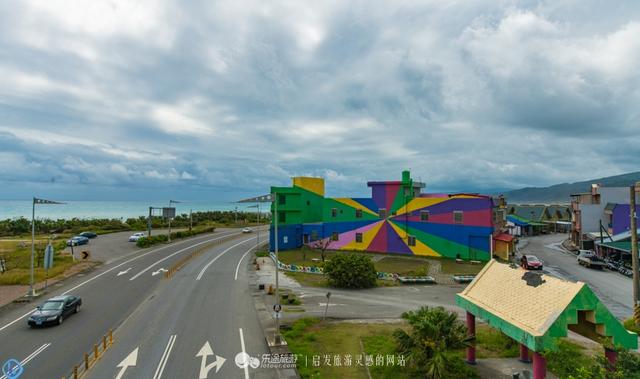 台東有一處水往上流的景觀，路過的人都想去看看