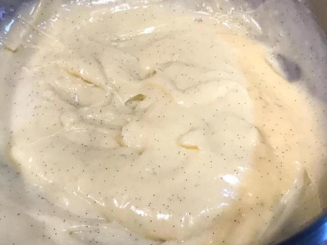 做甜品，掌握這個方法，教你調出「萬能」卡士達醬，配什麼都好吃