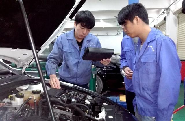 汽車出現這6個小毛病別大意，是大故障的前兆！