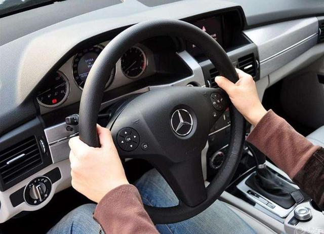 汽車出現這6個小毛病別大意，是大故障的前兆！