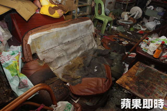 病死遭鼠啃食！回收嬤「月領7萬仍拮據」，鄰居揭「錢全都花在這」讓社工痛喊：愛心被濫用！