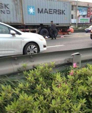  【8月大嬰兒遭碾壓身亡】夫妻吵架竟狠心將兩個孩子扔進車流！！簡直不是人！！貨車司機直呼：為什麼要害我………