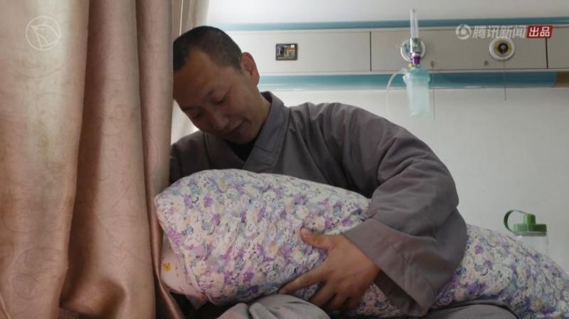 花和尚8年帶女人「生下200個孩子」　真相曝光被網讚：真正的菩薩！