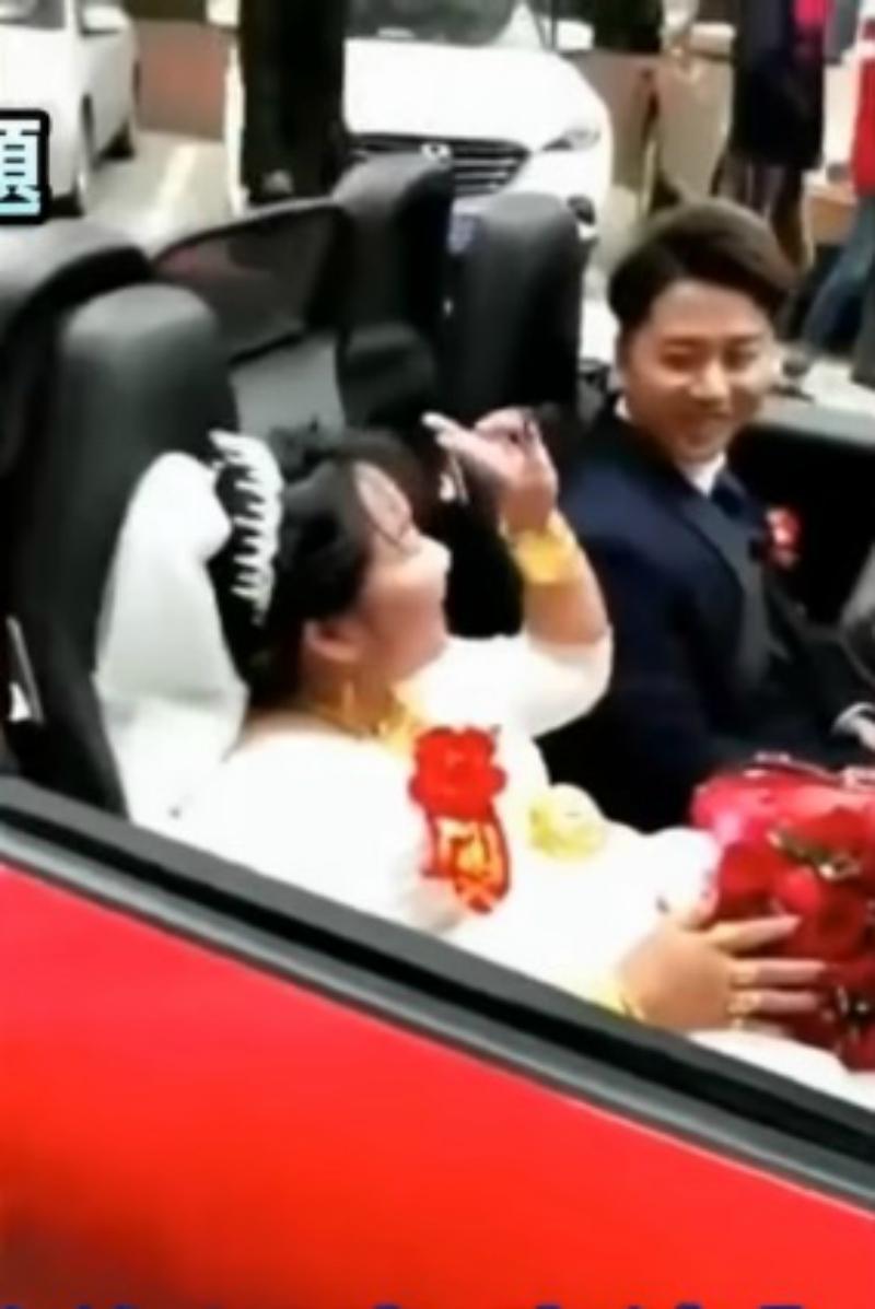 中國奇葩婚禮「男方娶了一輛法拉利和10萬美金？附加新娘？」引發網友熱議！
