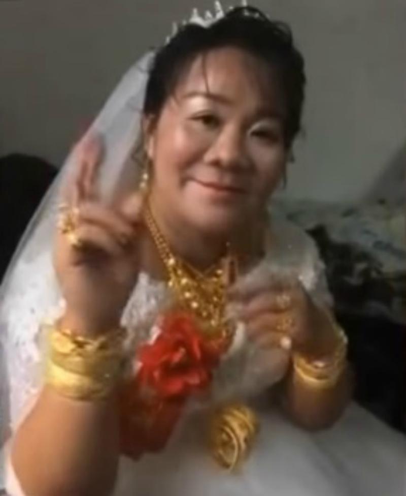 中國奇葩婚禮「男方娶了一輛法拉利和10萬美金？附加新娘？」引發網友熱議！