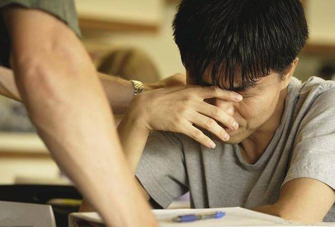 母親入殮，棺槨裡卻傳出小孩唱歌的聲音，掀開棺蓋我嚎啕大哭