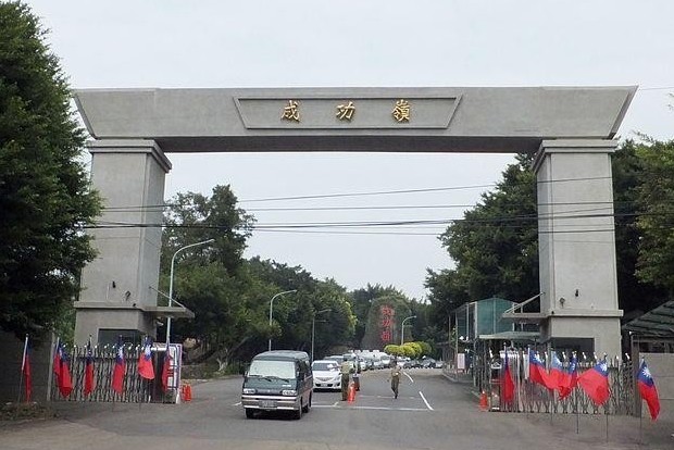 成功嶺「每晚睡前都播歌」　班長進教室2秒...「看到插座」臉慘白爆衝回寢室