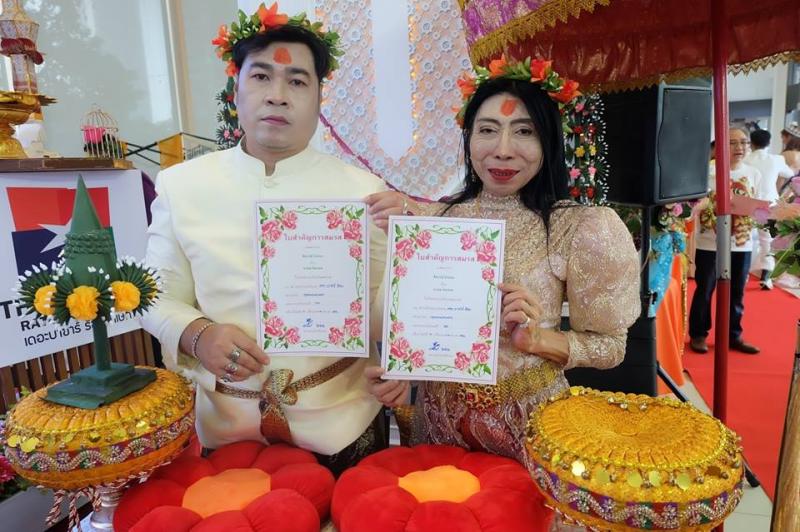 「最辣熟女」嫁交往10年男友　新婚2周就交纏小鮮肉