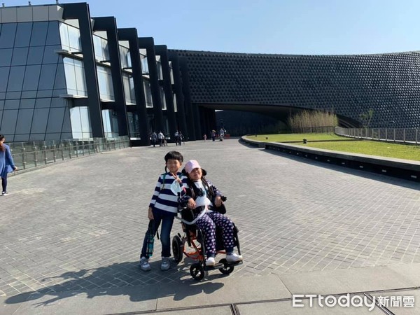 3歲珣珣車禍全癱近況曝光！經歷六年血淚燦笑「會珍惜每一天」 大談夢想「要帶爸媽出去玩」眾人心疼 