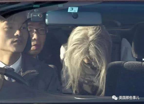 老婦殺死家暴丈夫後藏屍家中20年，如今為保護兒子選擇向警方自首！