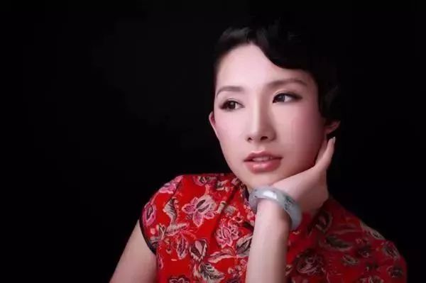玉鐲碎了預示著什麼？一定要用紅布包起來，女性一定要知道