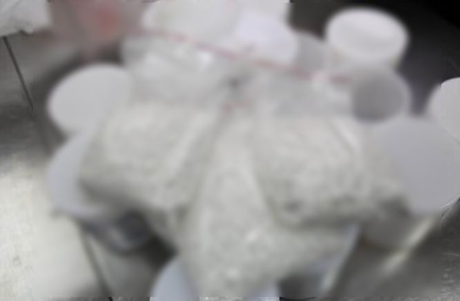 真會塞！熱褲小蠻腰正妹進警局 。。 嚇到站不穩！ 