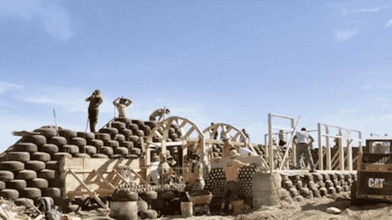 叛逆老人「用垃圾建豪宅」50年來不繳水電費　超狂發想「拯救全世界災民」根本乞丐皇帝