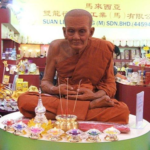 真人肉身活佛，三百年多年未閉眼！轉發之人，增福無量！