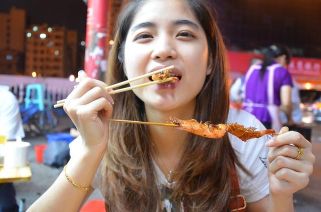 千萬別讓女友餓肚子！專家研究顯示：女生餓的時候最容易情緒失控！