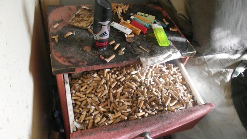 最噁房子！400袋屎和270瓶尿推滿屋　清潔夫婦掃到崩潰