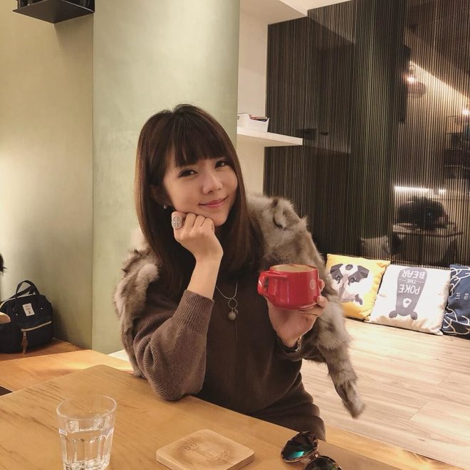 隔壁媽媽就算包緊緊還是讓人超分心！上衣一脫…風景美到受不了