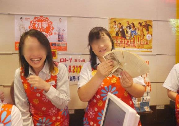 男子「花光100萬存款買刮刮樂」心想一定會中大獎！沒想到最後他的下場竟是……傻眼了！
