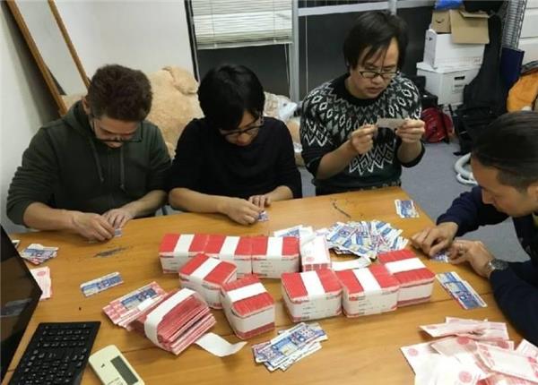 男子「花光100萬存款買刮刮樂」心想一定會中大獎！沒想到最後他的下場竟是……傻眼了！