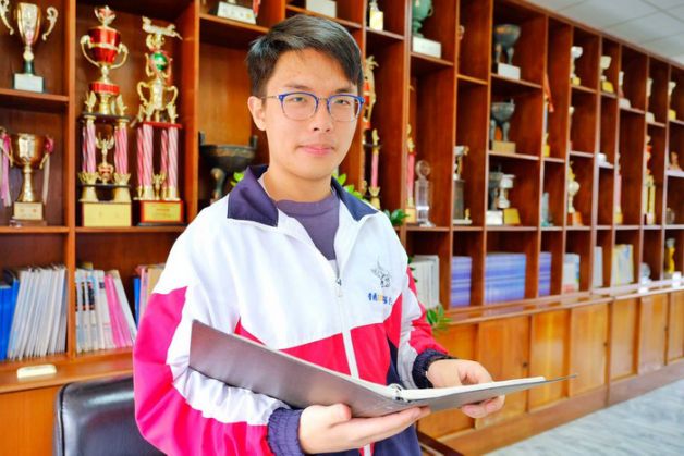 我媽是清潔工！高中生靠單親媽養大　如今用「學測滿級」回報還要當無國界醫生