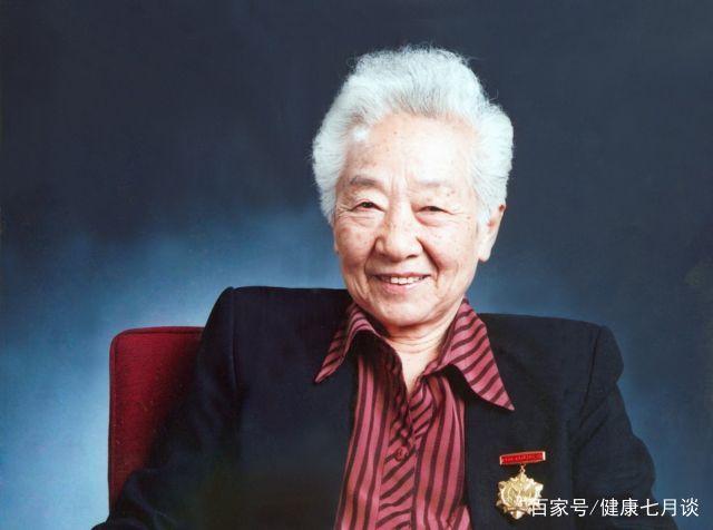 「江姐」40年前患癌，術後堅持做4事，不吃1種食物，98歲依然健康
